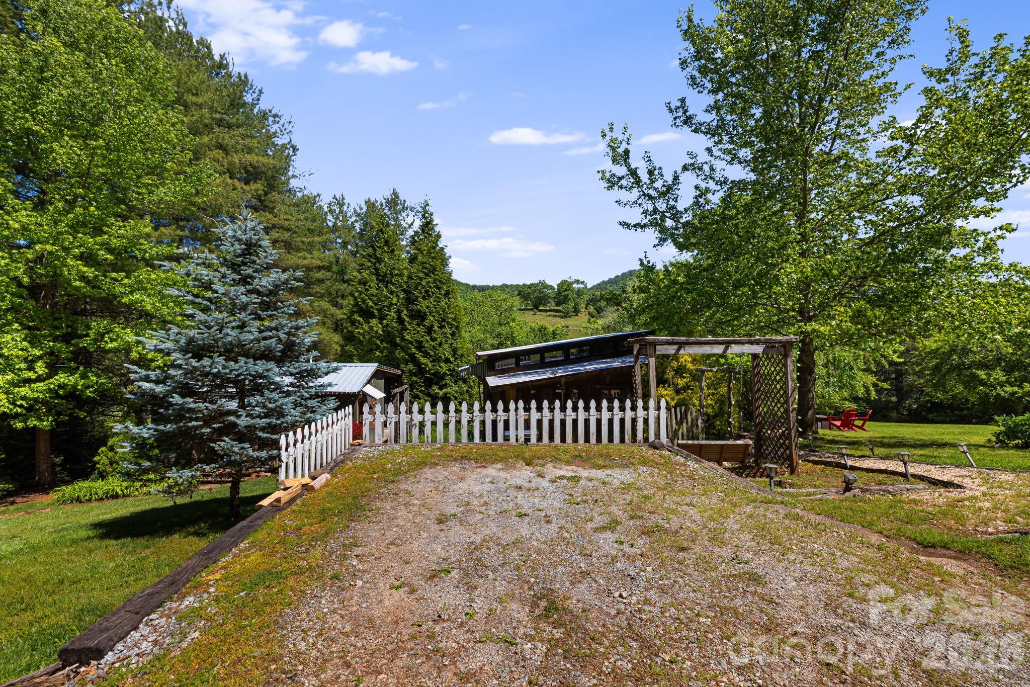 107 111 Hougie Heaven Lane Property Photo 38