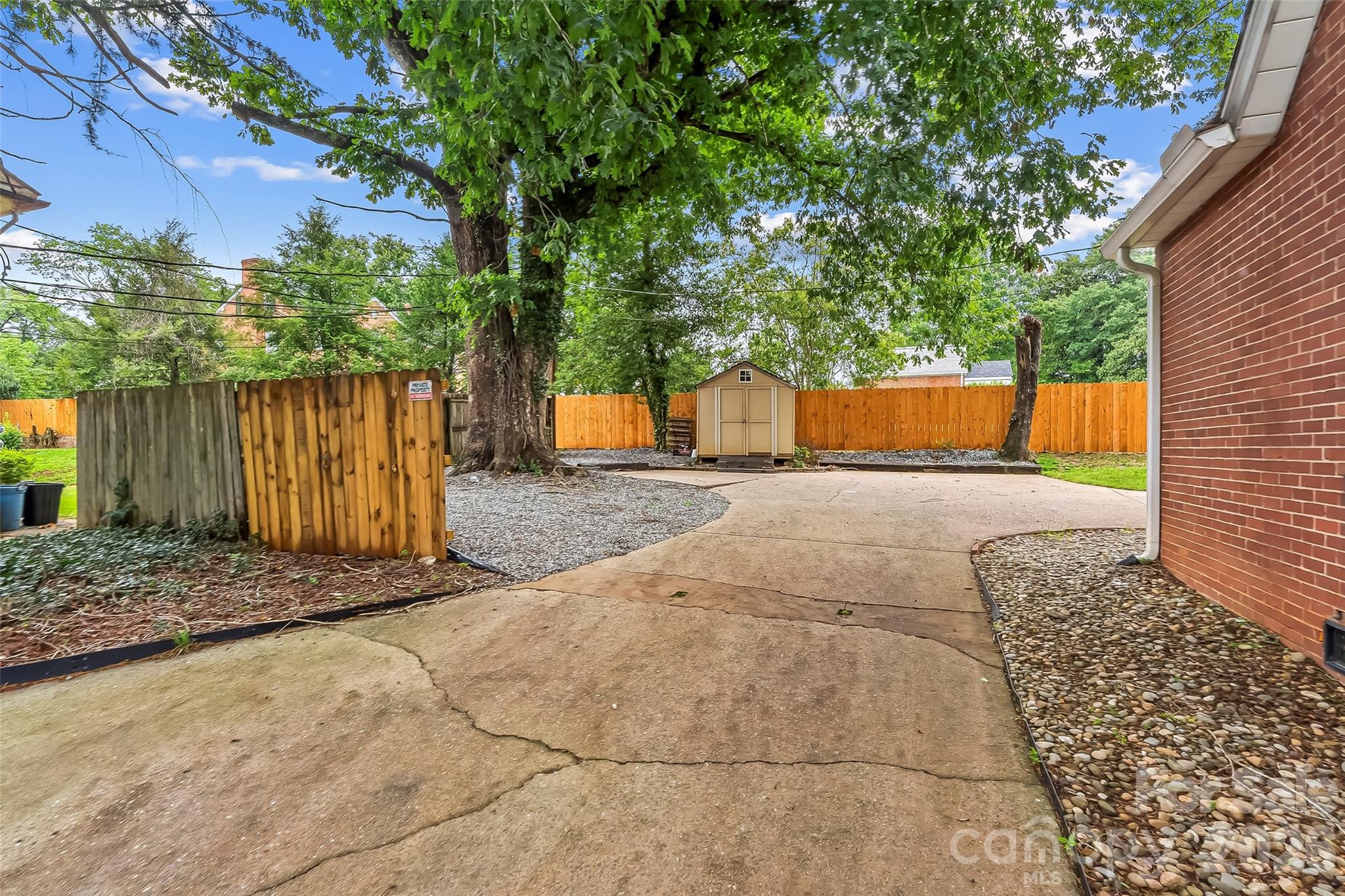 105 S Anderson Street Property Photo 18