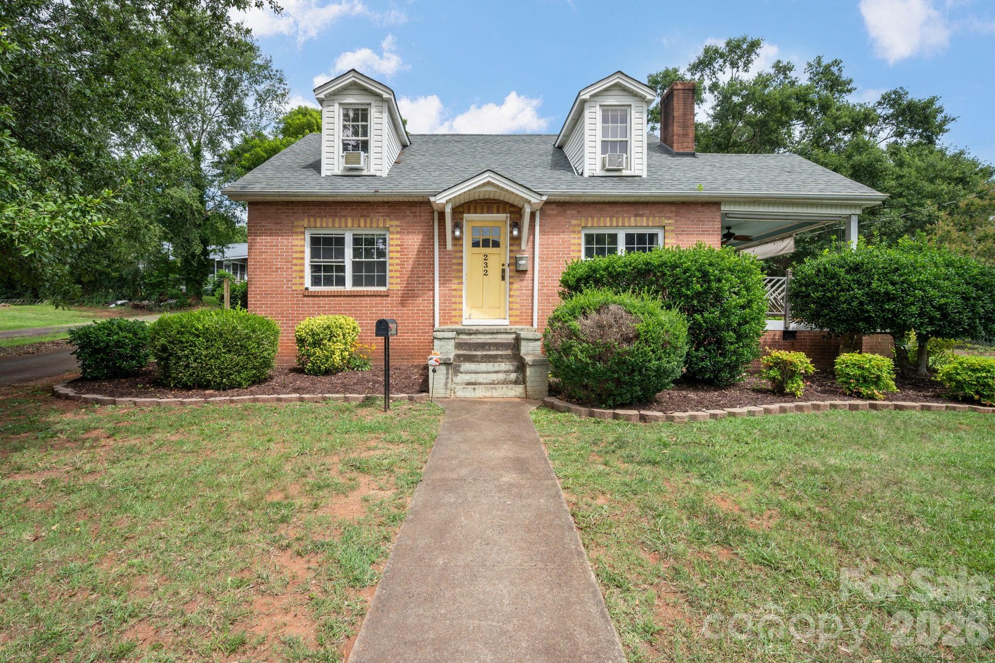 232 Maple Street Property Photo 1