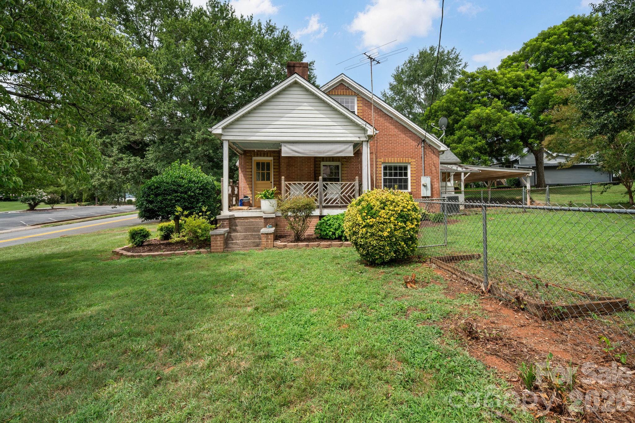 232 Maple Street Property Photo 4