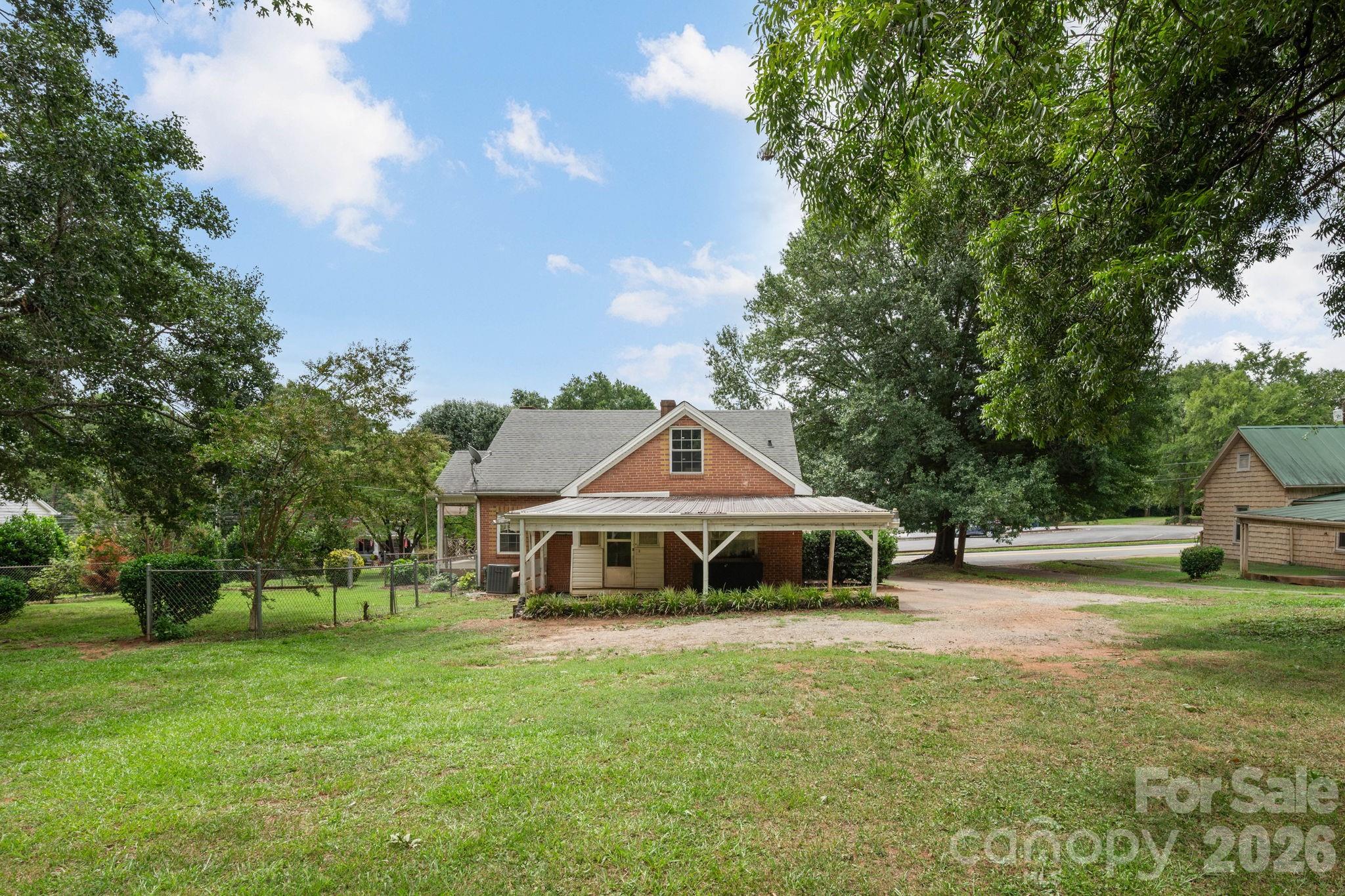 232 Maple Street Property Photo 5