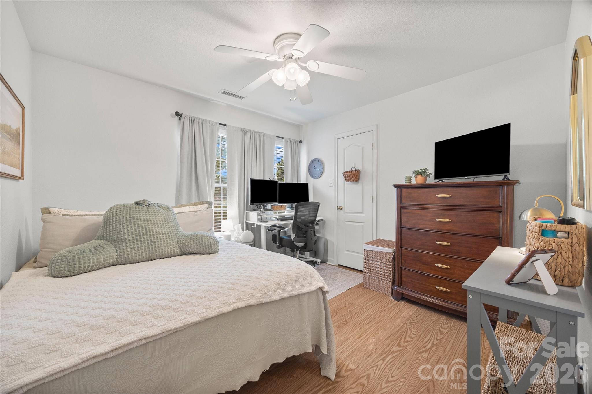 5022 Meanna Drive Property Photo 6