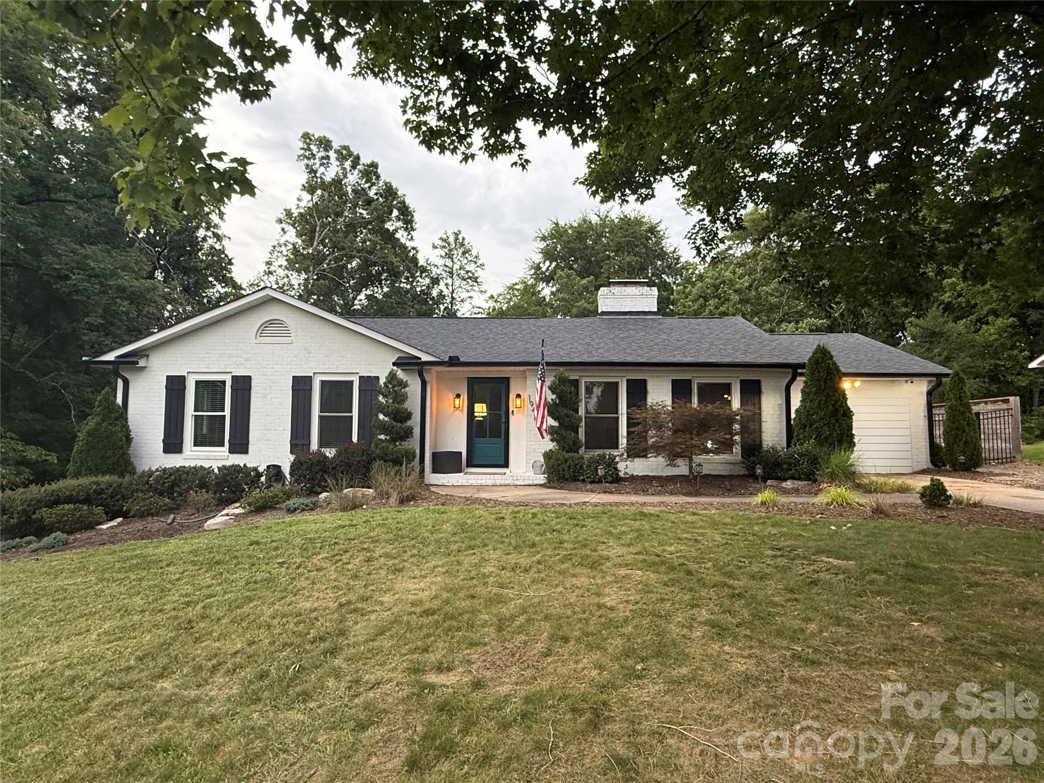 1945 Old Farm Road Property Photo 1