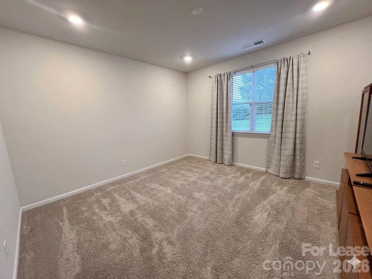 8010 Foxcroft Drive Property Photo 10