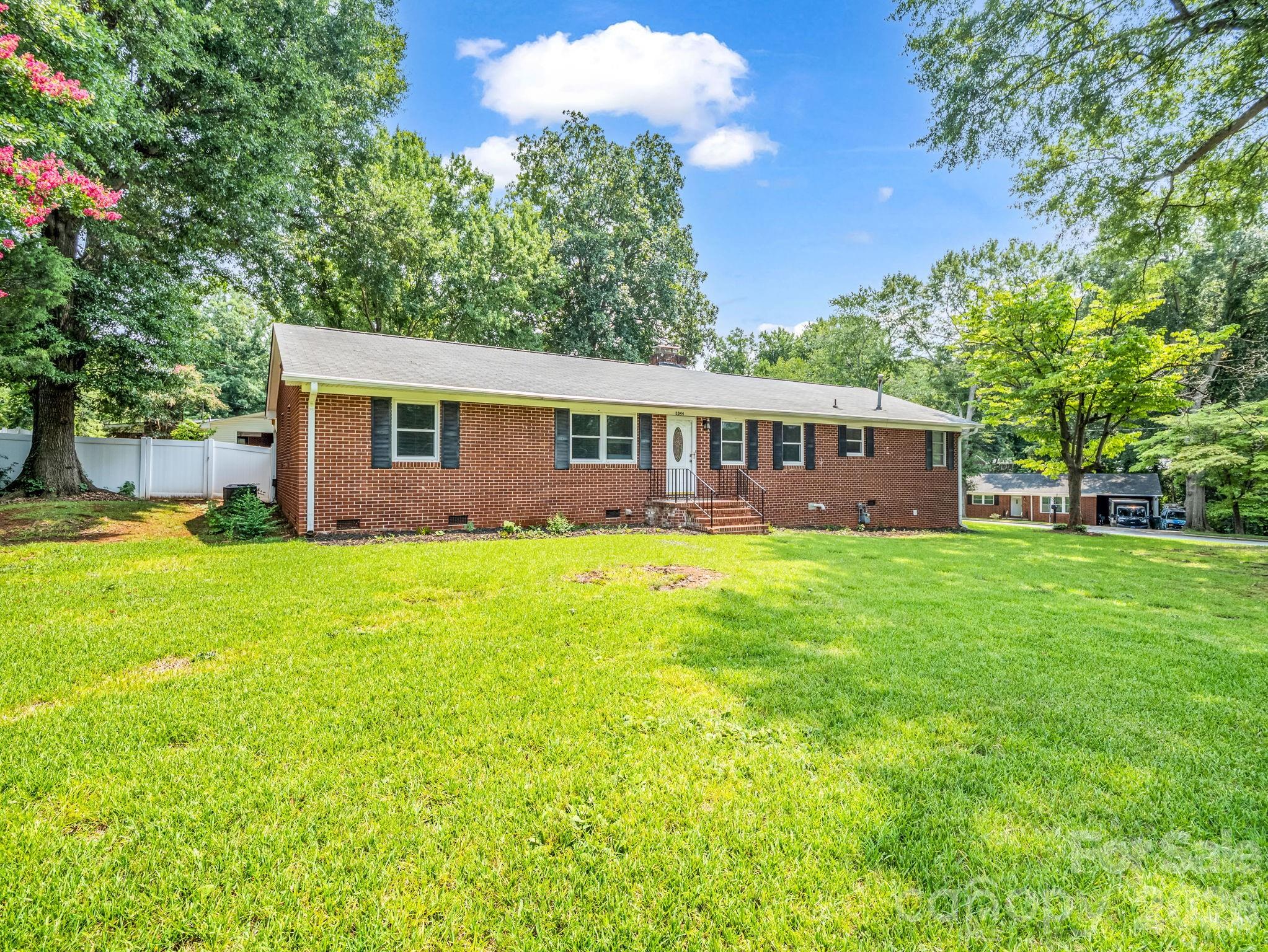 2044 Helen Drive Property Photo 2