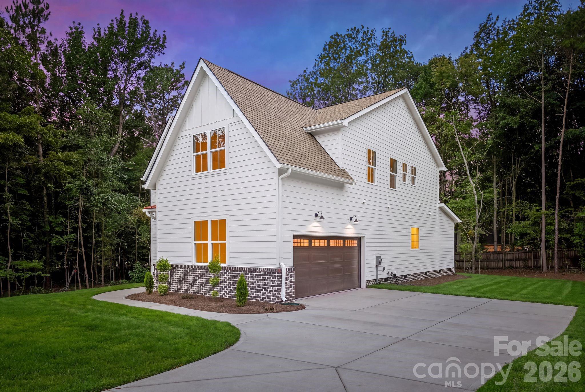 2311 Chateau Court Property Photo 3