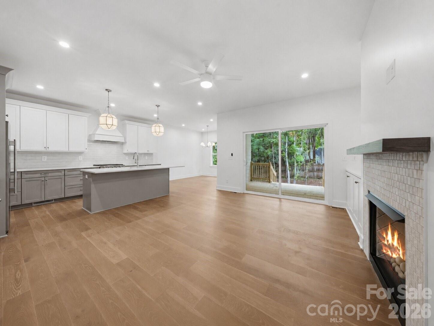 2311 Chateau Court Property Photo 13