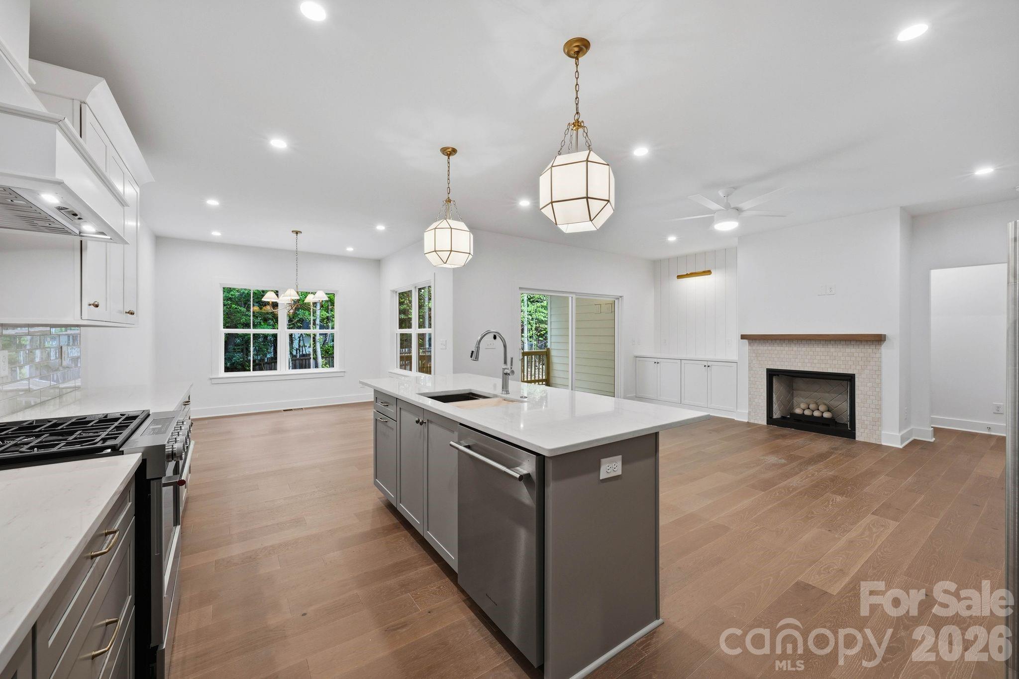 2311 Chateau Court Property Photo 16