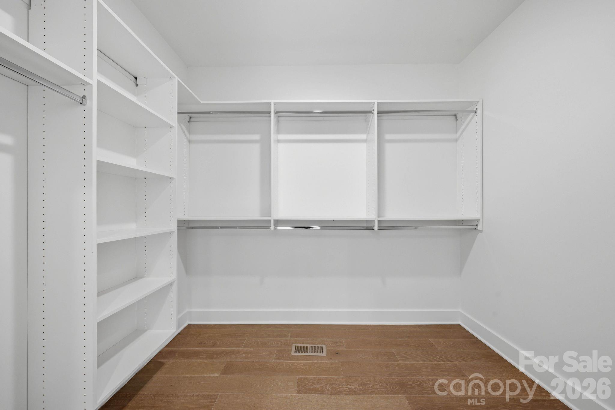 2311 Chateau Court Property Photo 28