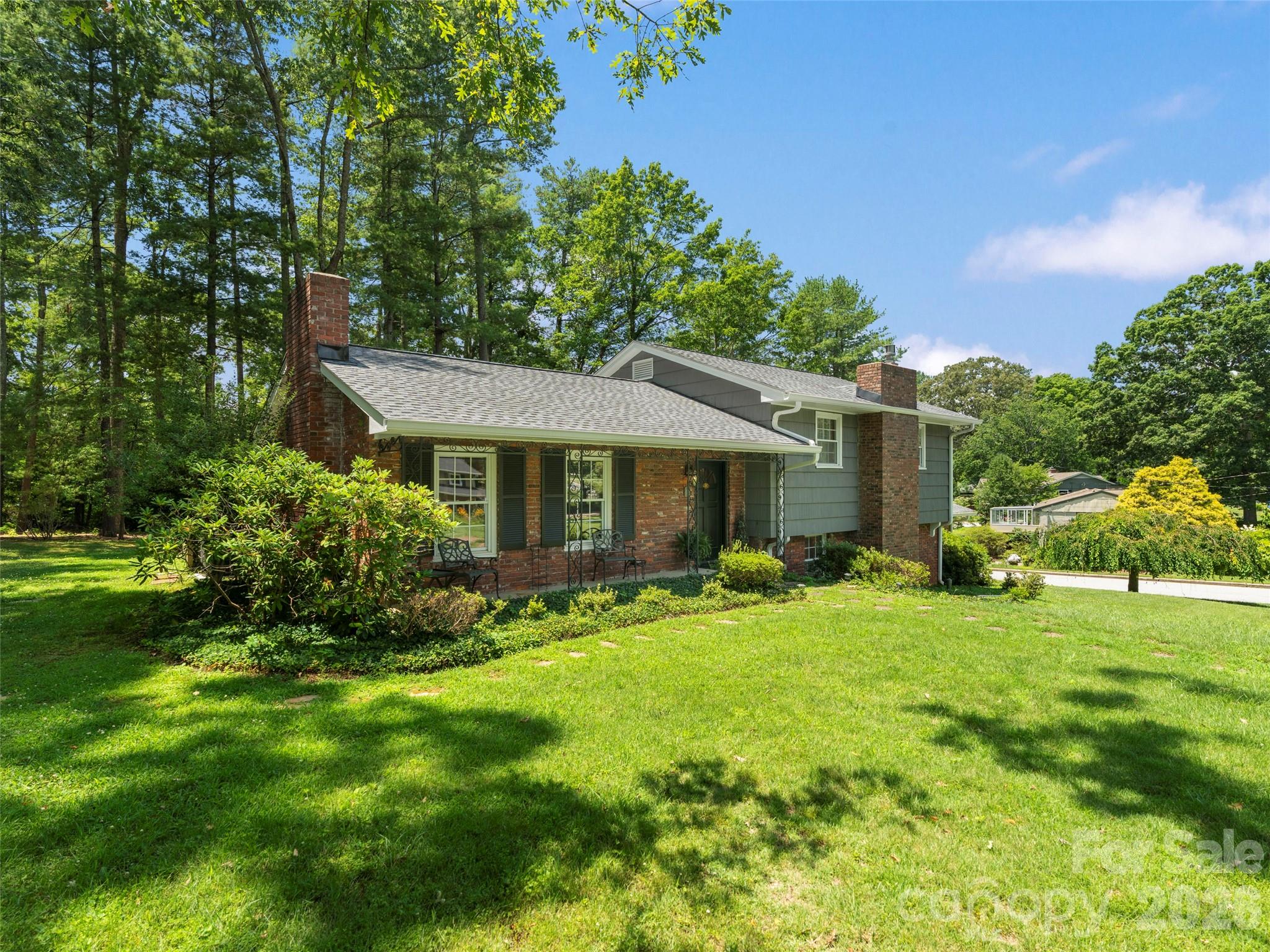 20 S Oak Forest Drive Property Photo 3