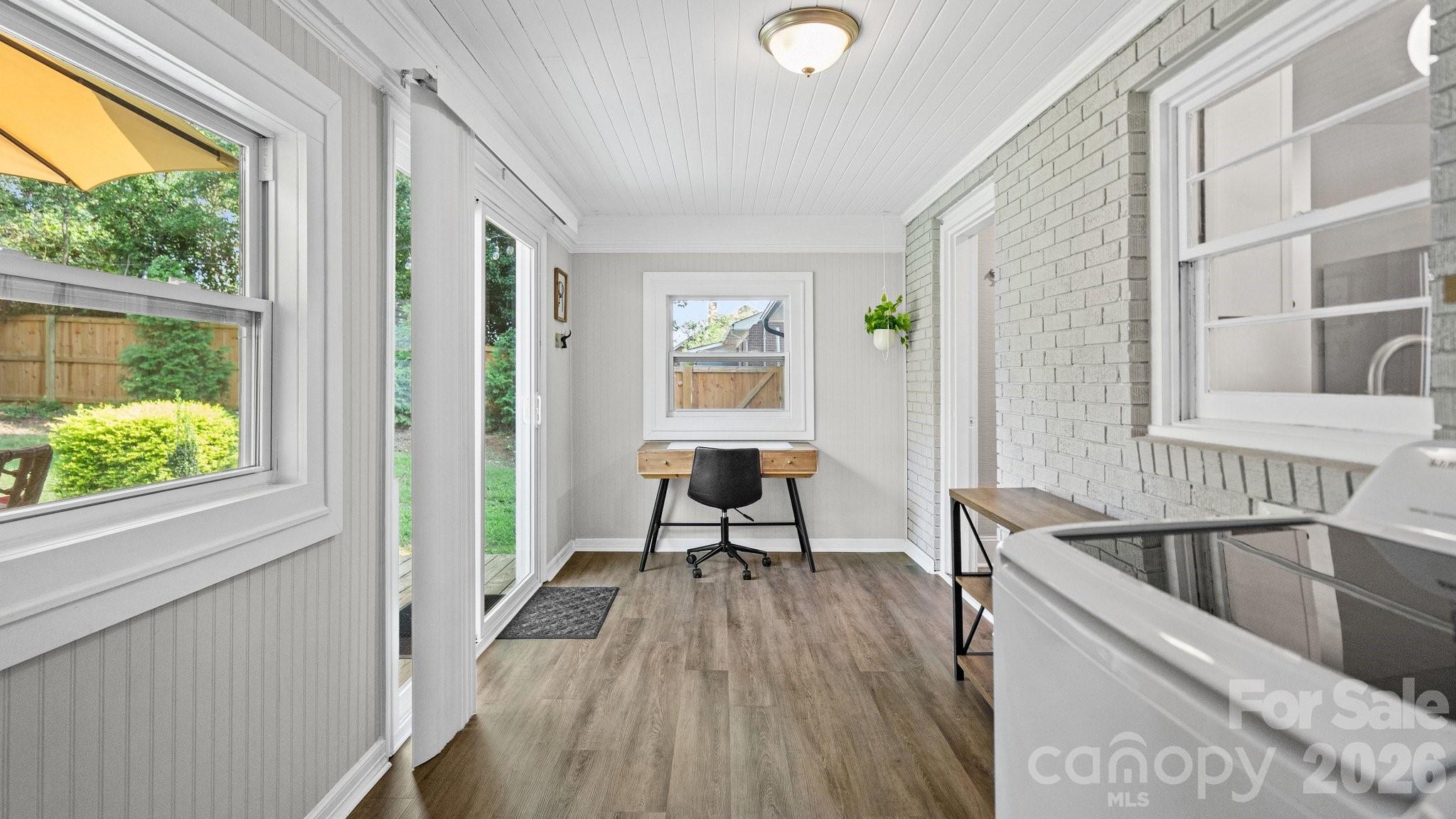 914 Crestmere Street Property Photo 27