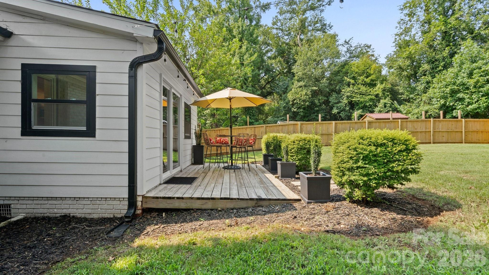 914 Crestmere Street Property Photo 31