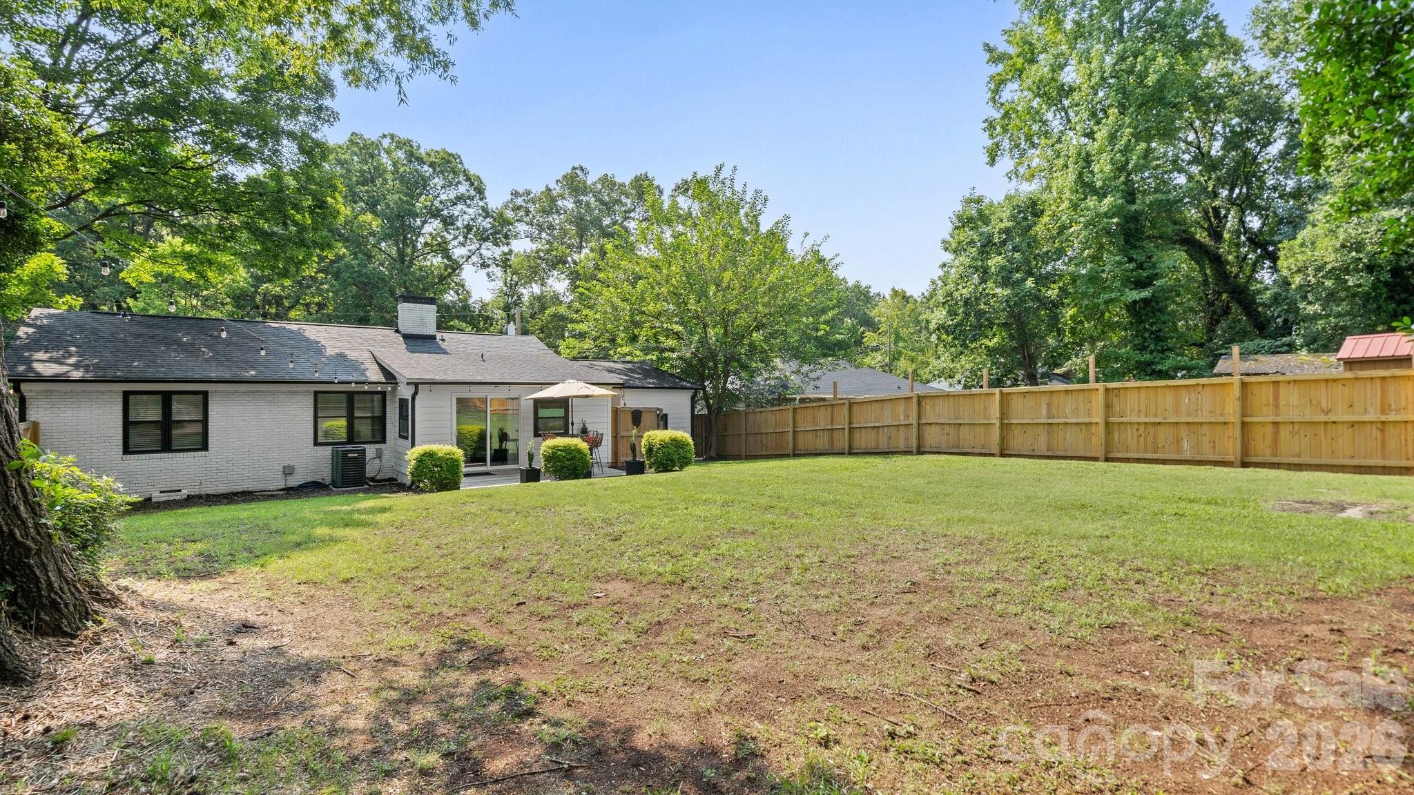914 Crestmere Street Property Photo 33