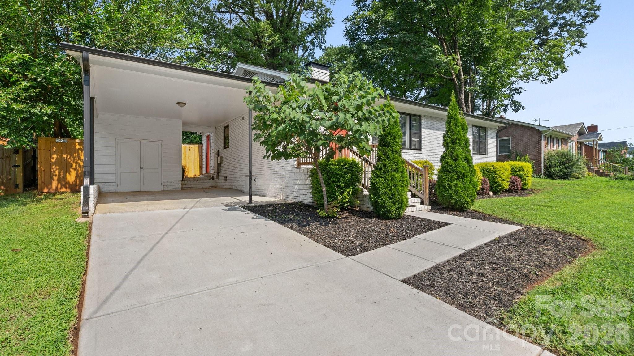 914 Crestmere Street Property Photo 35