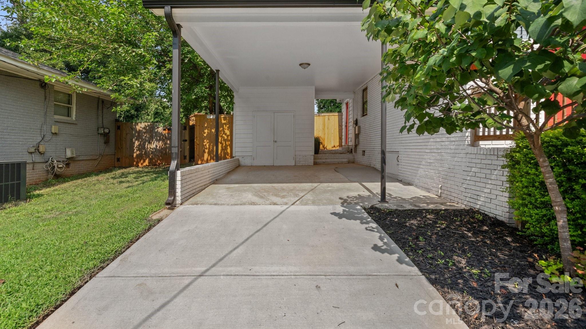 914 Crestmere Street Property Photo 36