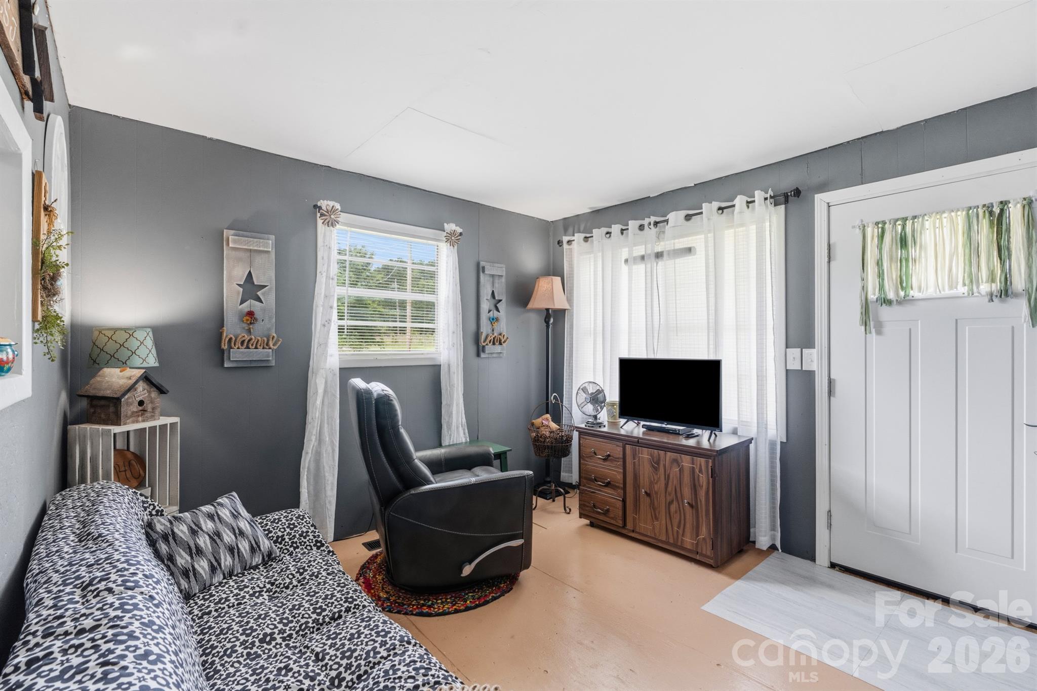 7040 Vintage Road Property Photo 4