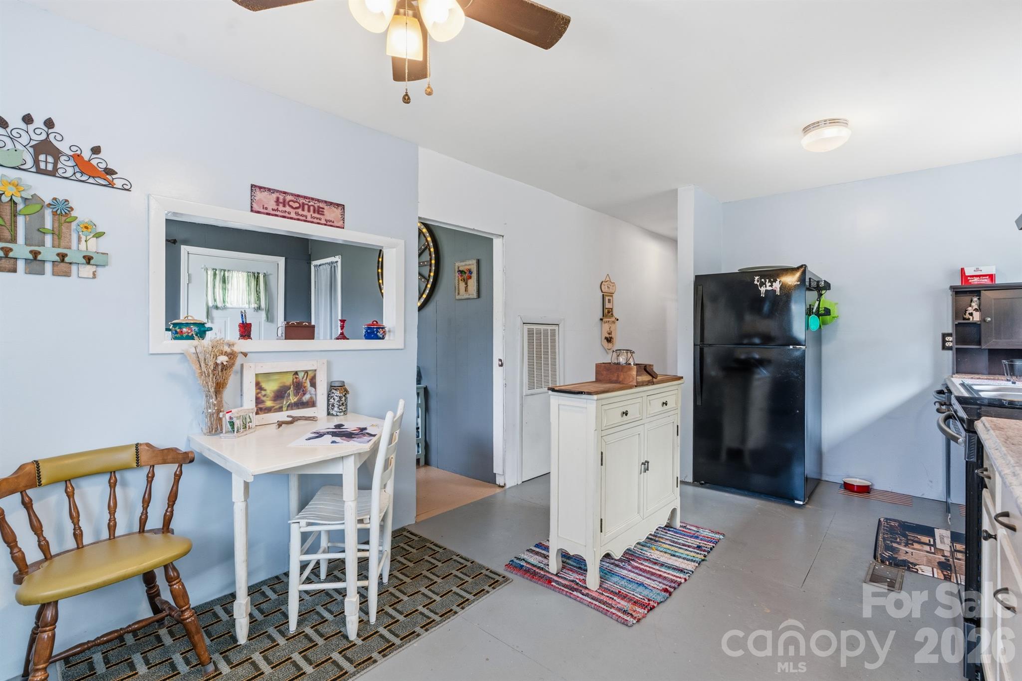 7040 Vintage Road Property Photo 6