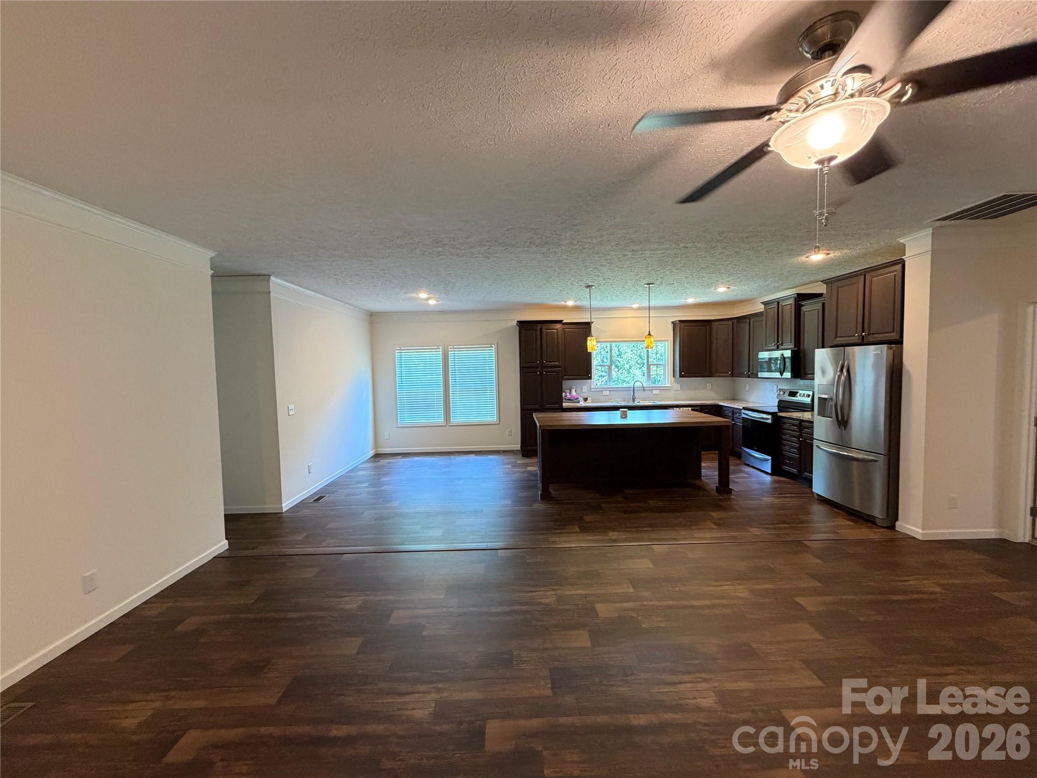 1311 E Memorial Highway Property Photo 4