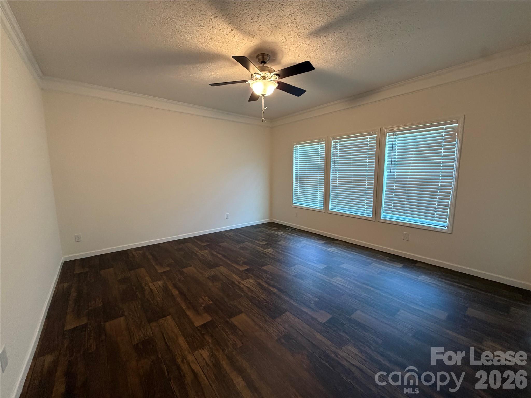 1311 E Memorial Highway Property Photo 20