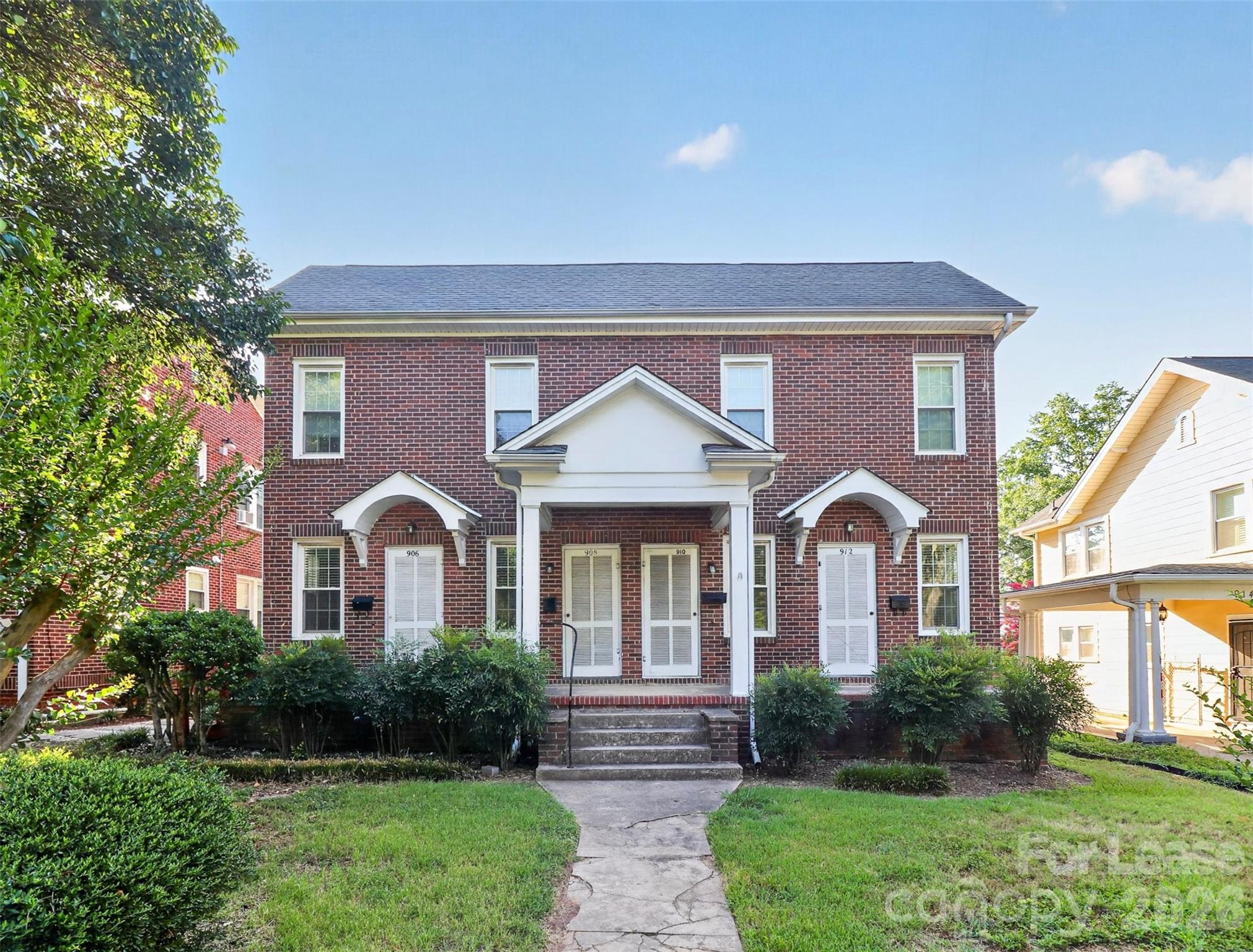 912 S York Street Property Photo 1