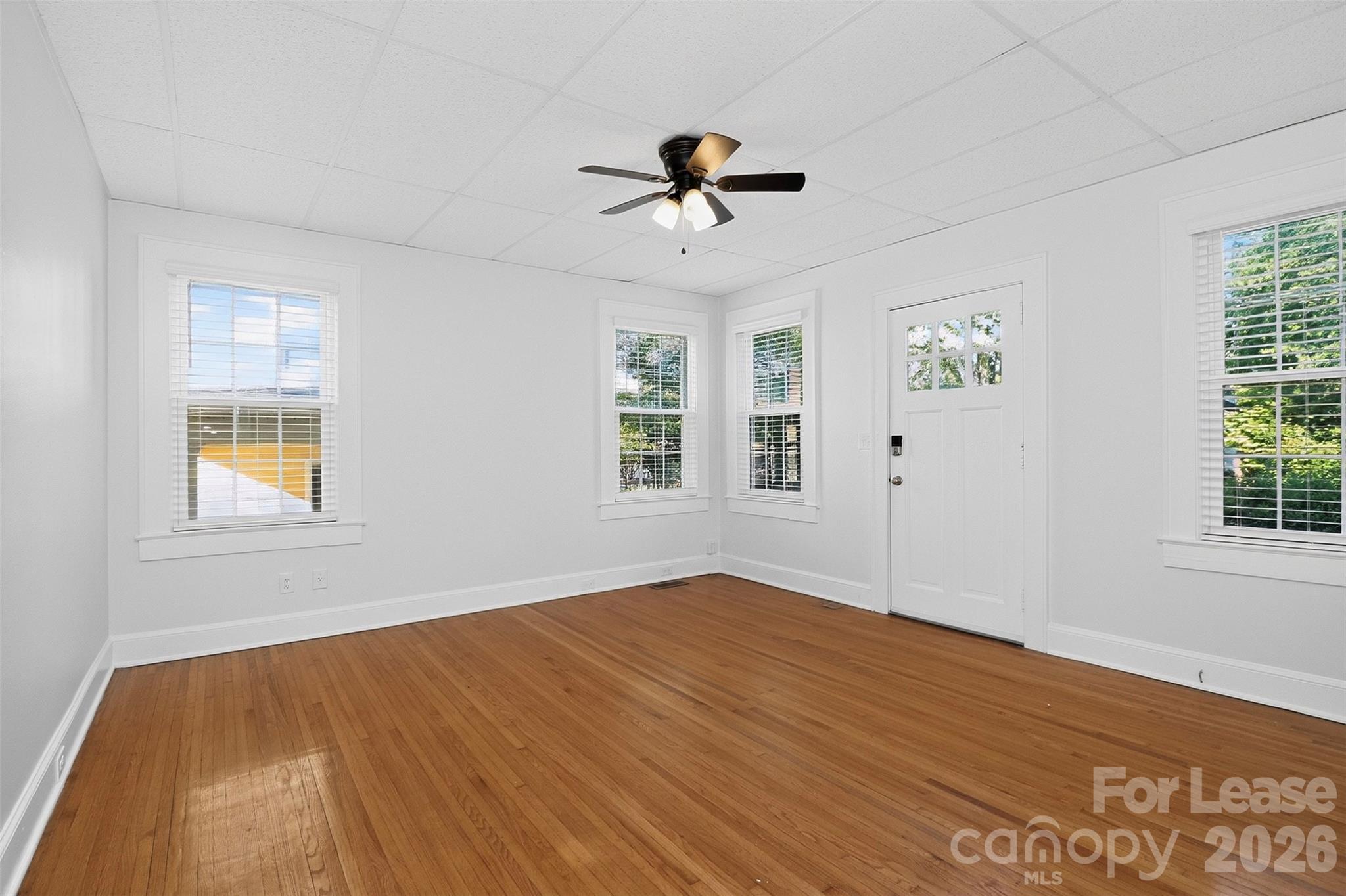912 S York Street Property Photo 4