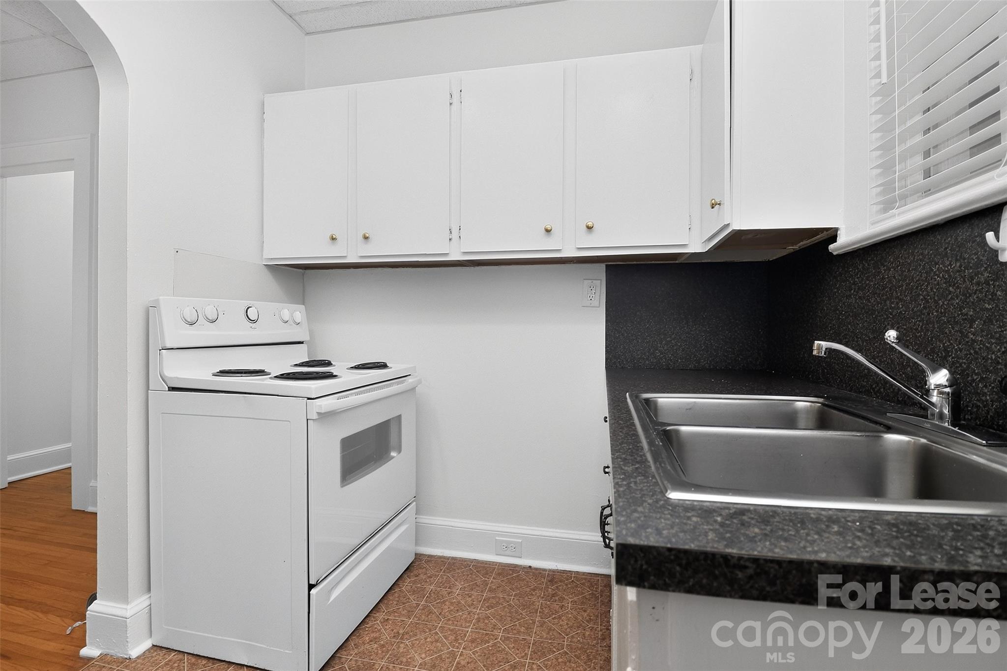 912 S York Street Property Photo 7