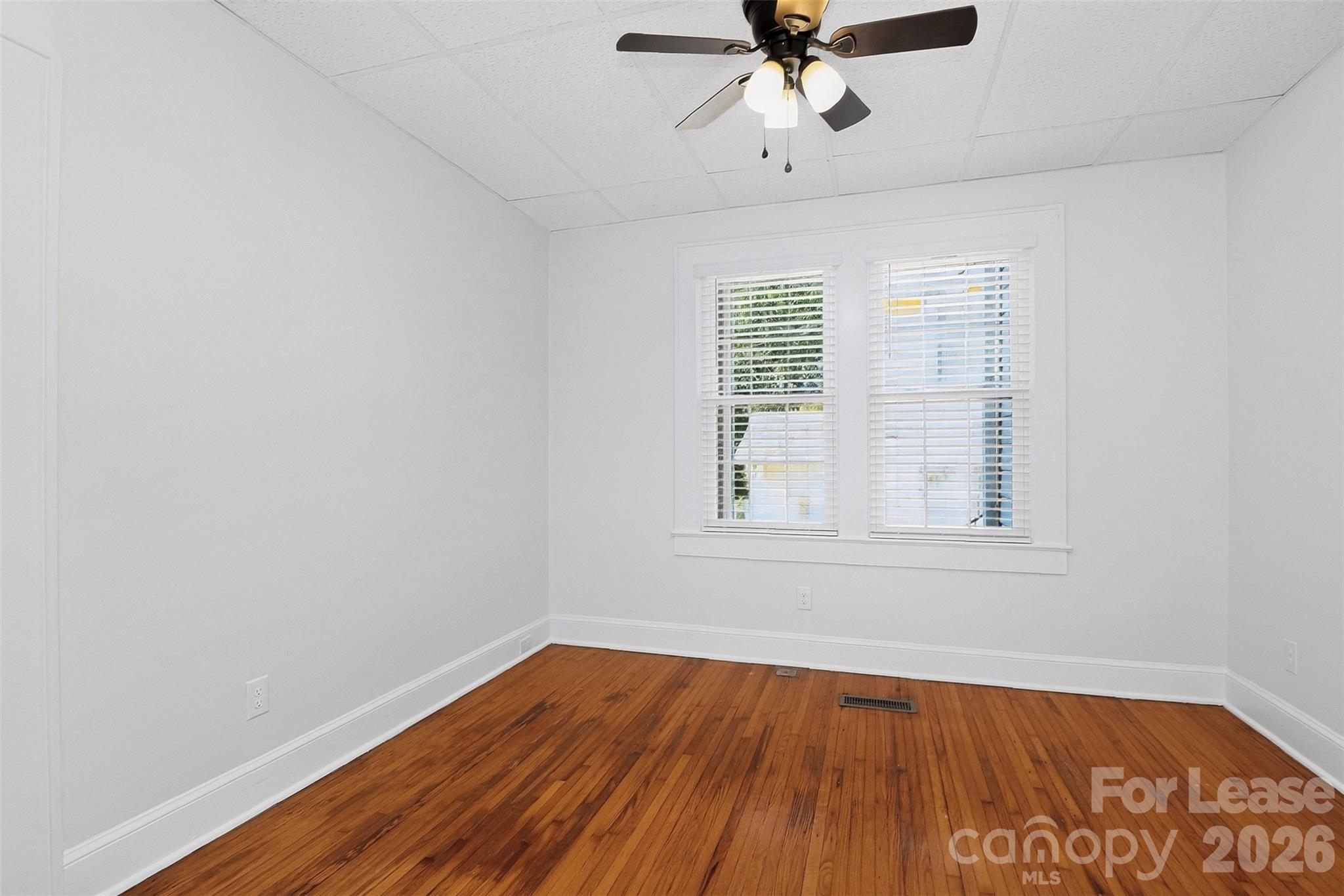 912 S York Street Property Photo 10