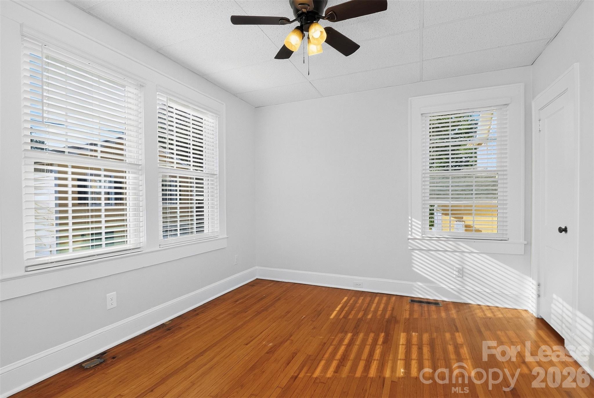 912 S York Street Property Photo 11