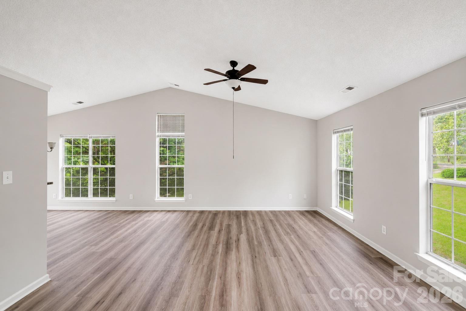 1828 Sugar Hollow Drive Property Photo 3