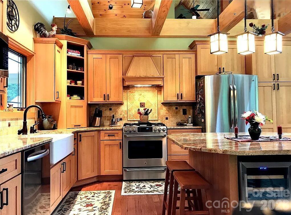811 Hemlock Drive Property Photo 4