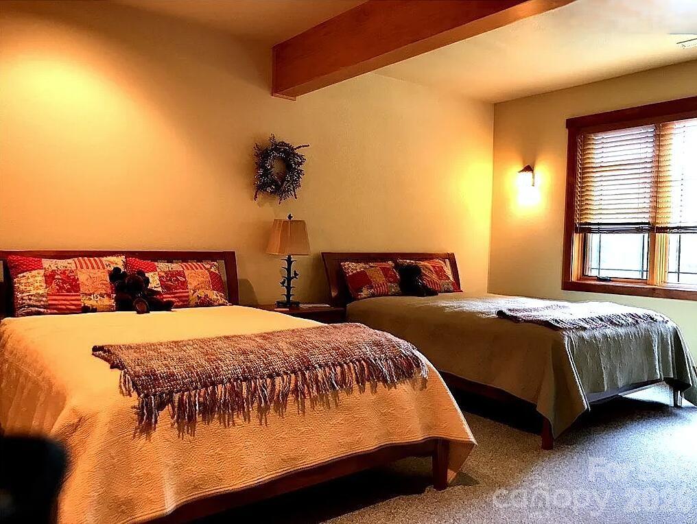 811 Hemlock Drive Property Photo 8