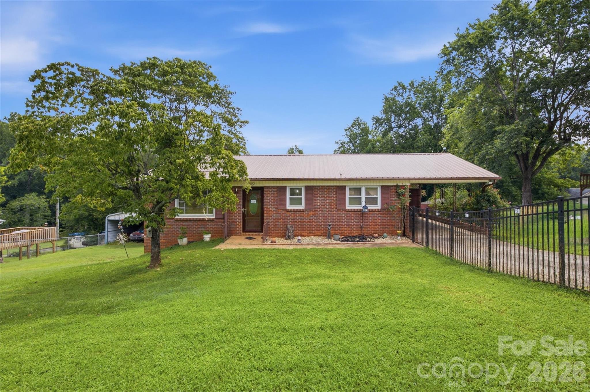 1082 Maple Street Property Photo 1