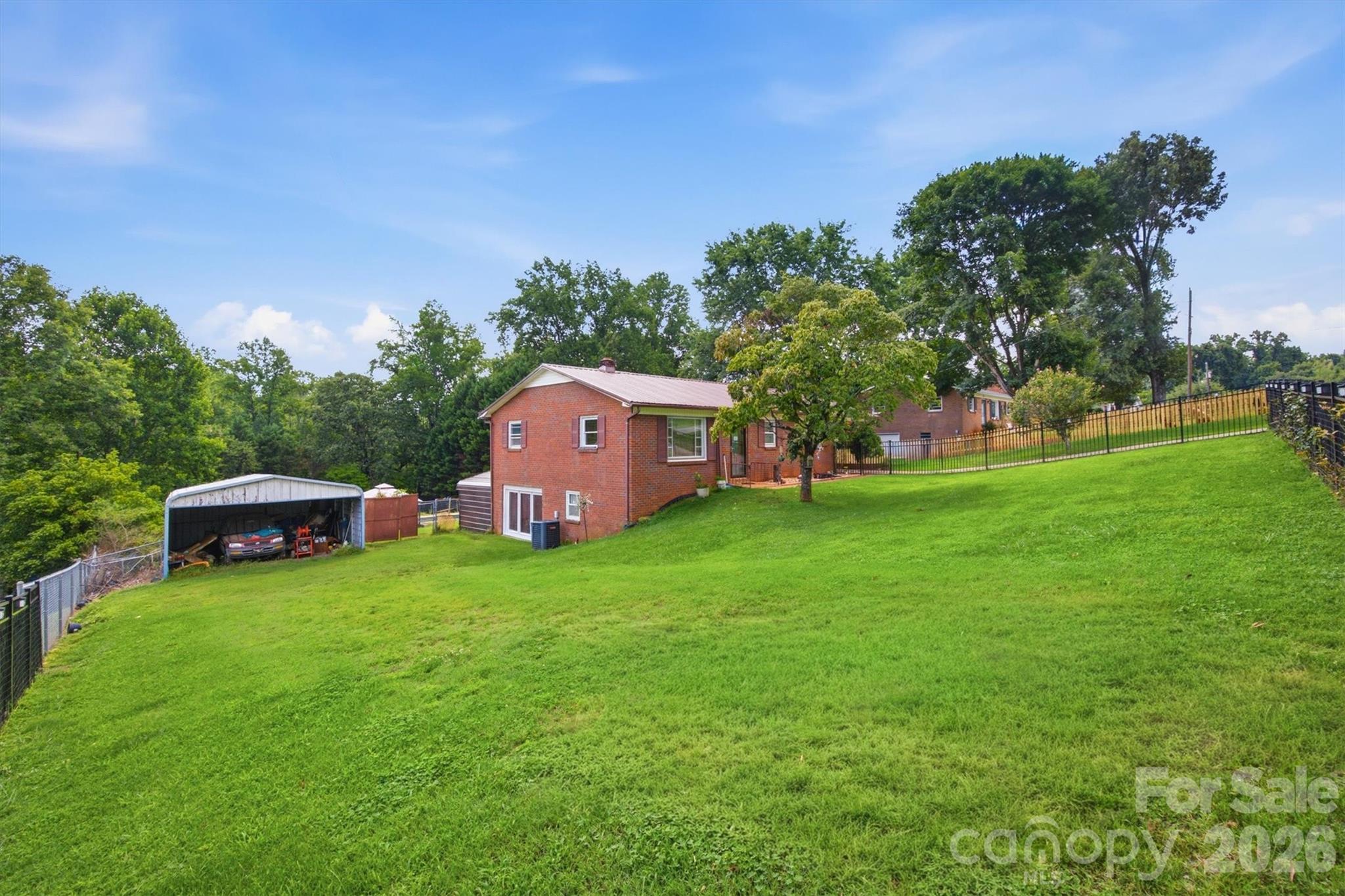 1082 Maple Street Property Photo 2