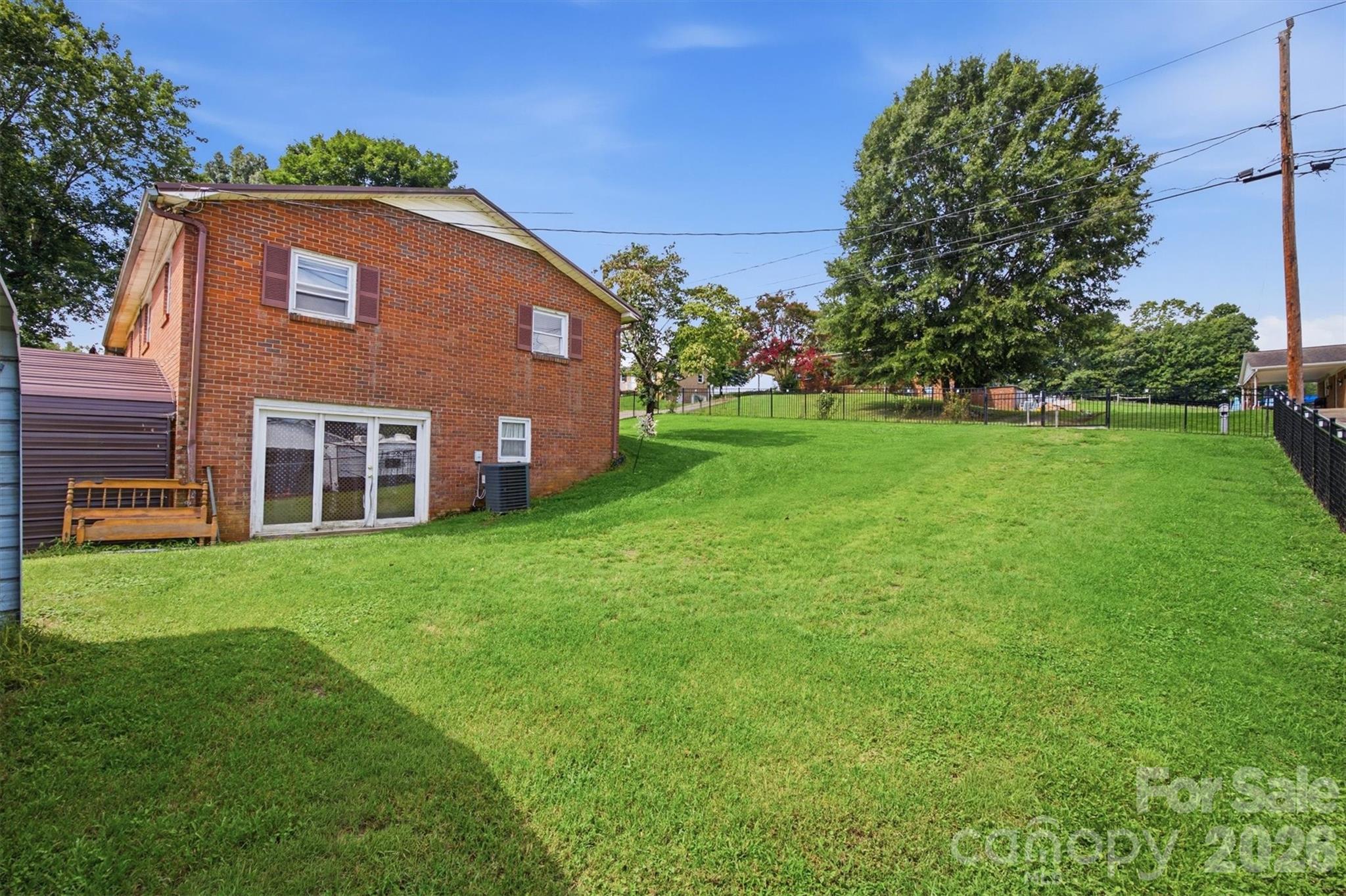 1082 Maple Street Property Photo 3