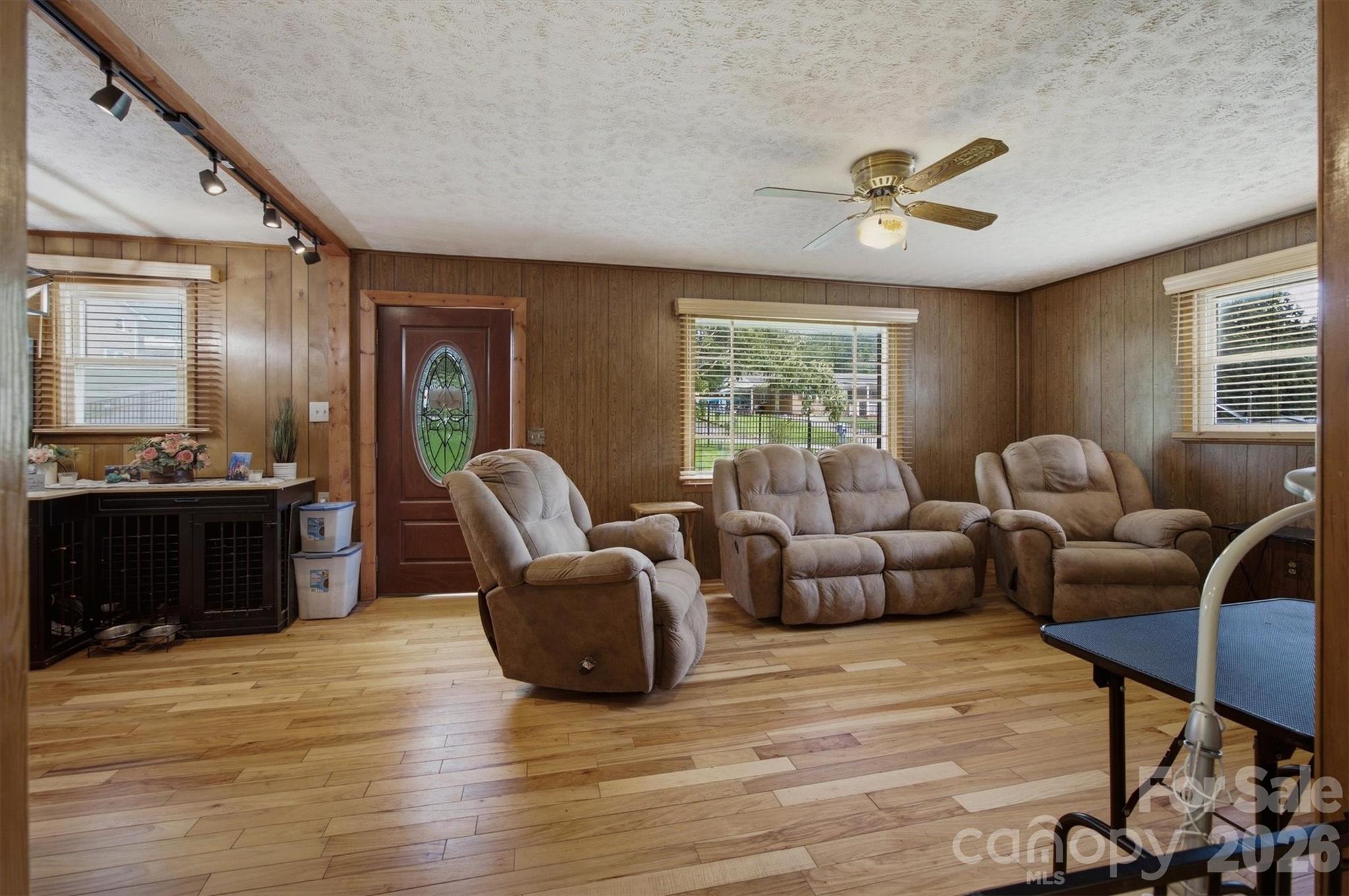 1082 Maple Street Property Photo 8