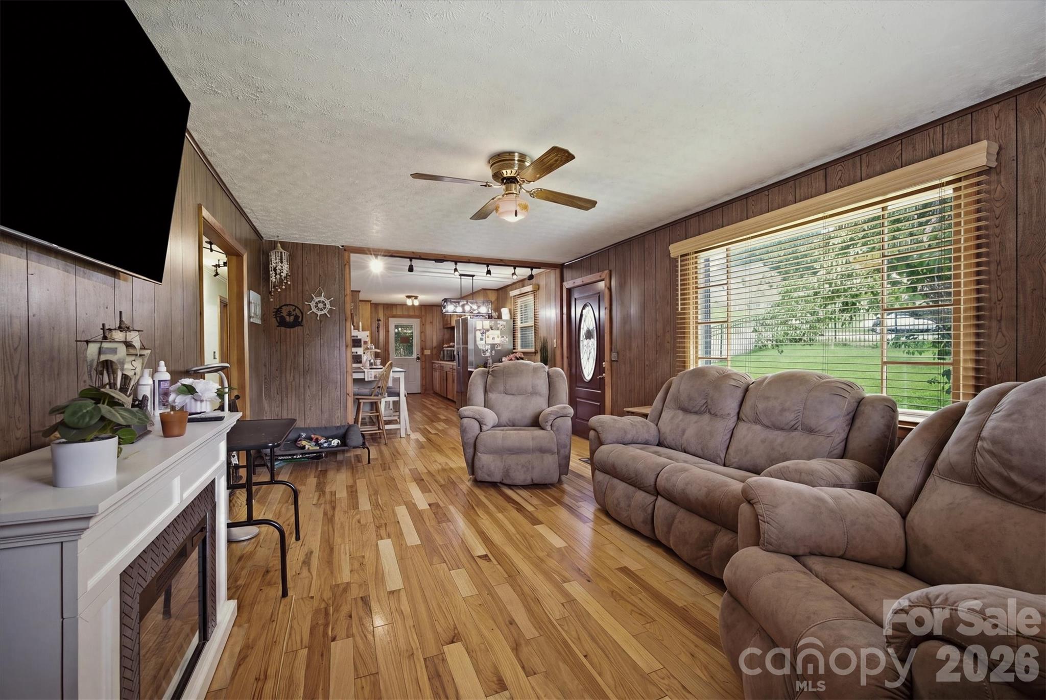 1082 Maple Street Property Photo 9
