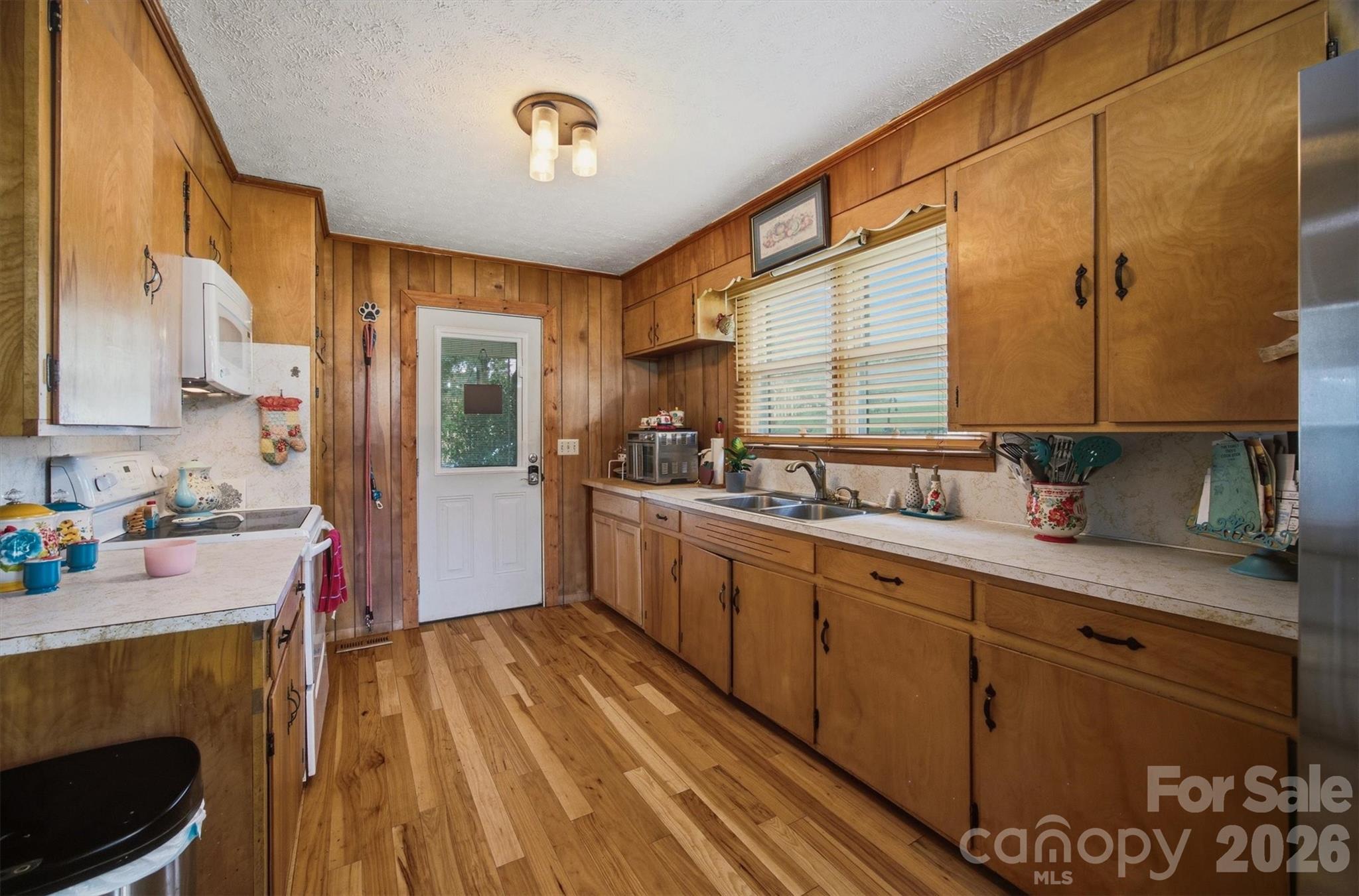 1082 Maple Street Property Photo 10