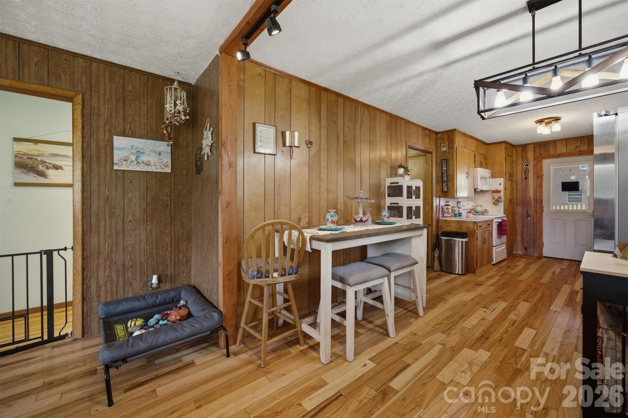 1082 Maple Street Property Photo 11
