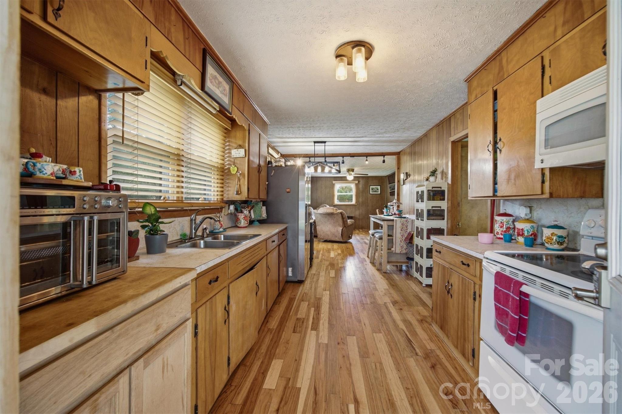1082 Maple Street Property Photo 12
