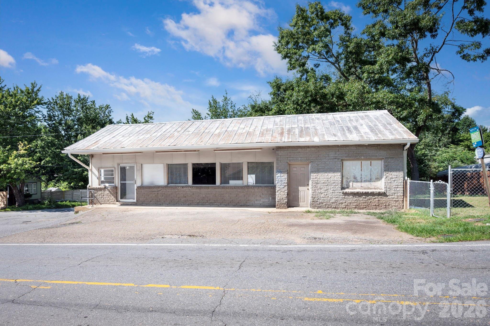 475 Deaverview Road Property Photo 1