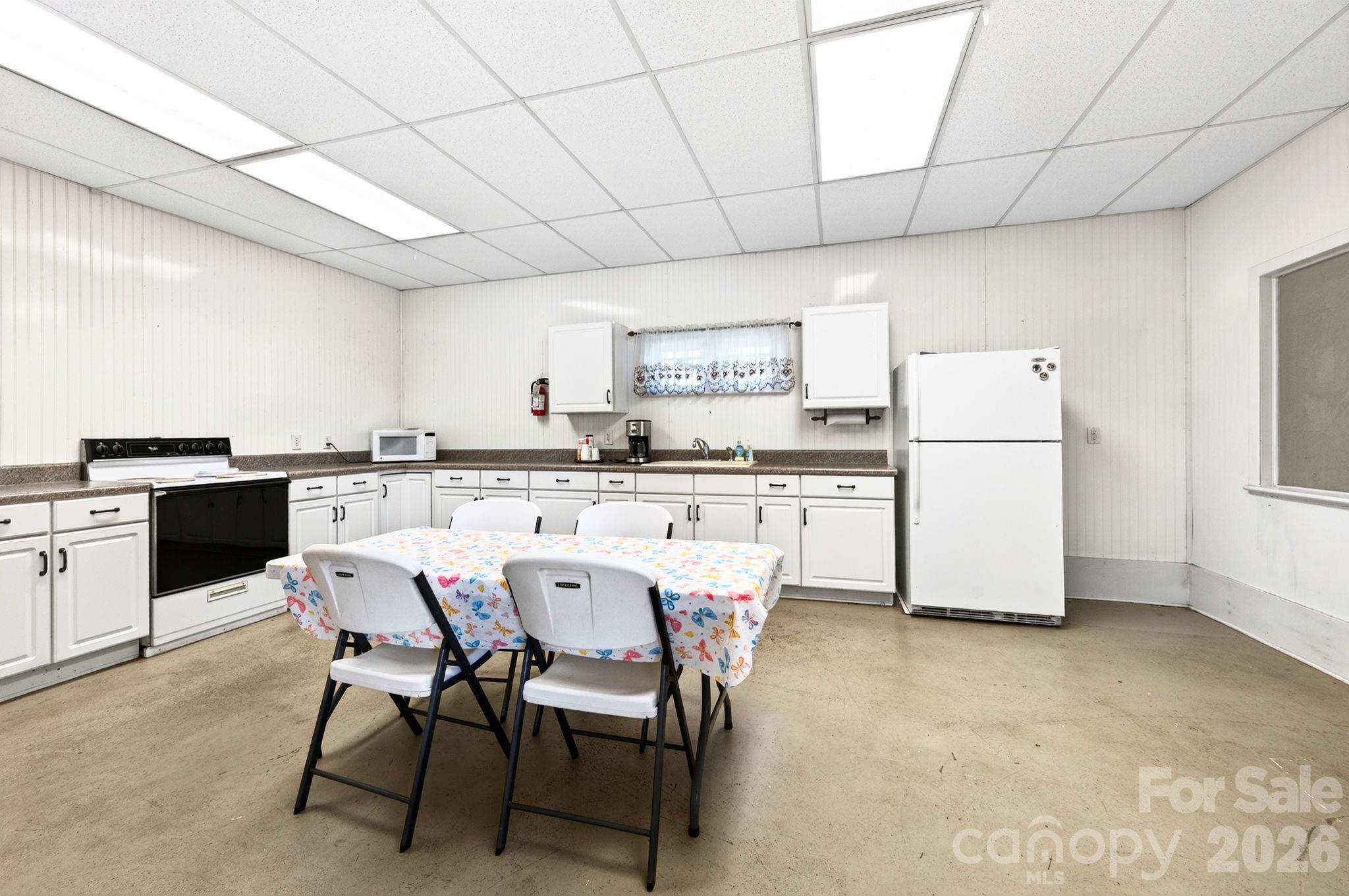 475 Deaverview Road Property Photo 8