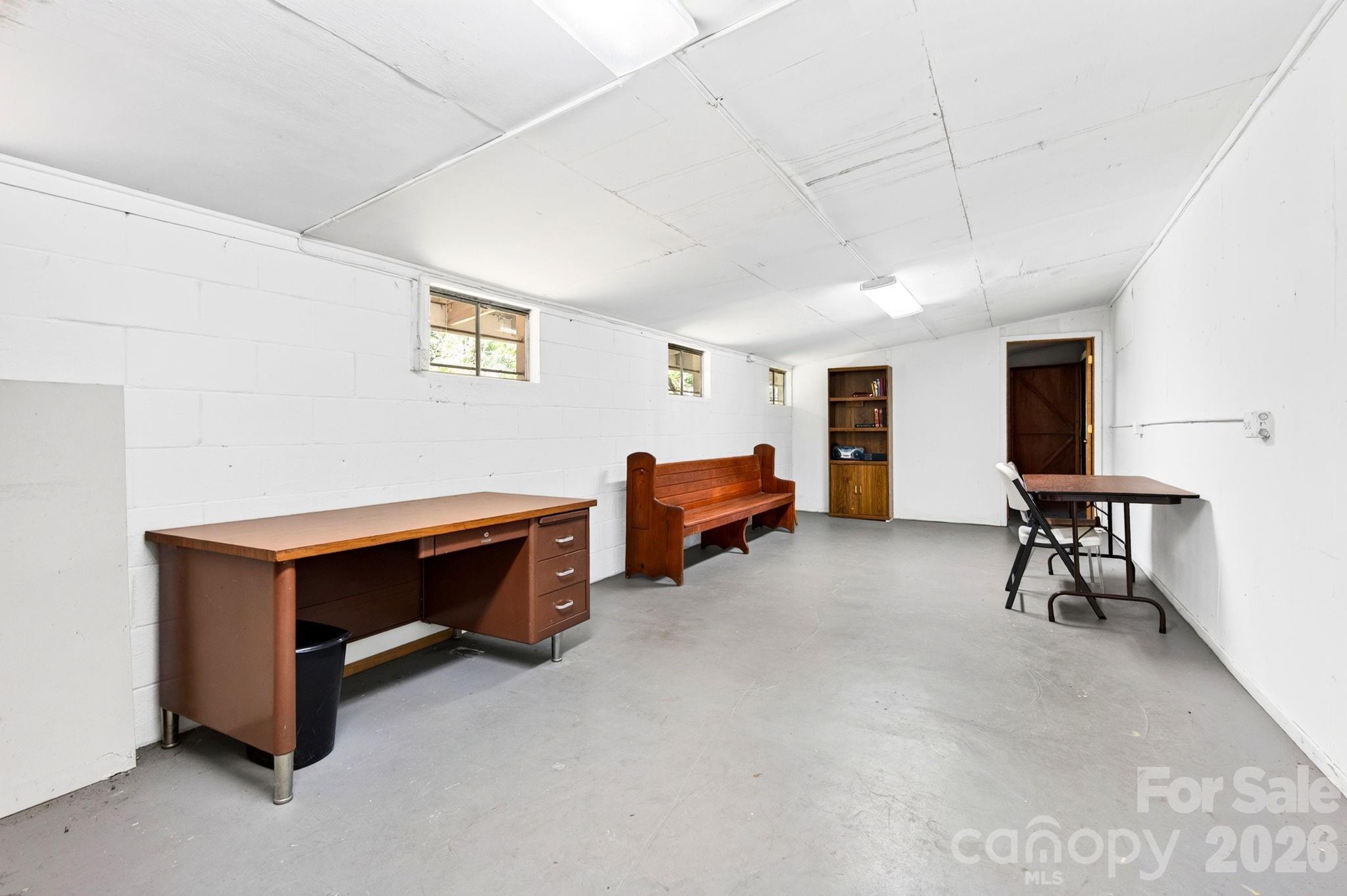 475 Deaverview Road Property Photo 13