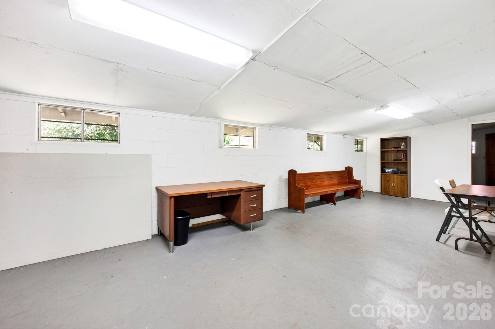 475 Deaverview Road Property Photo 14