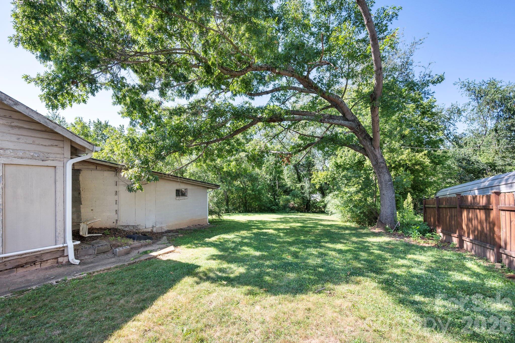 475 Deaverview Road Property Photo 16