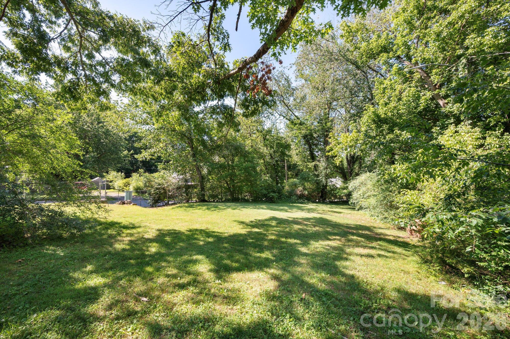 475 Deaverview Road Property Photo 17