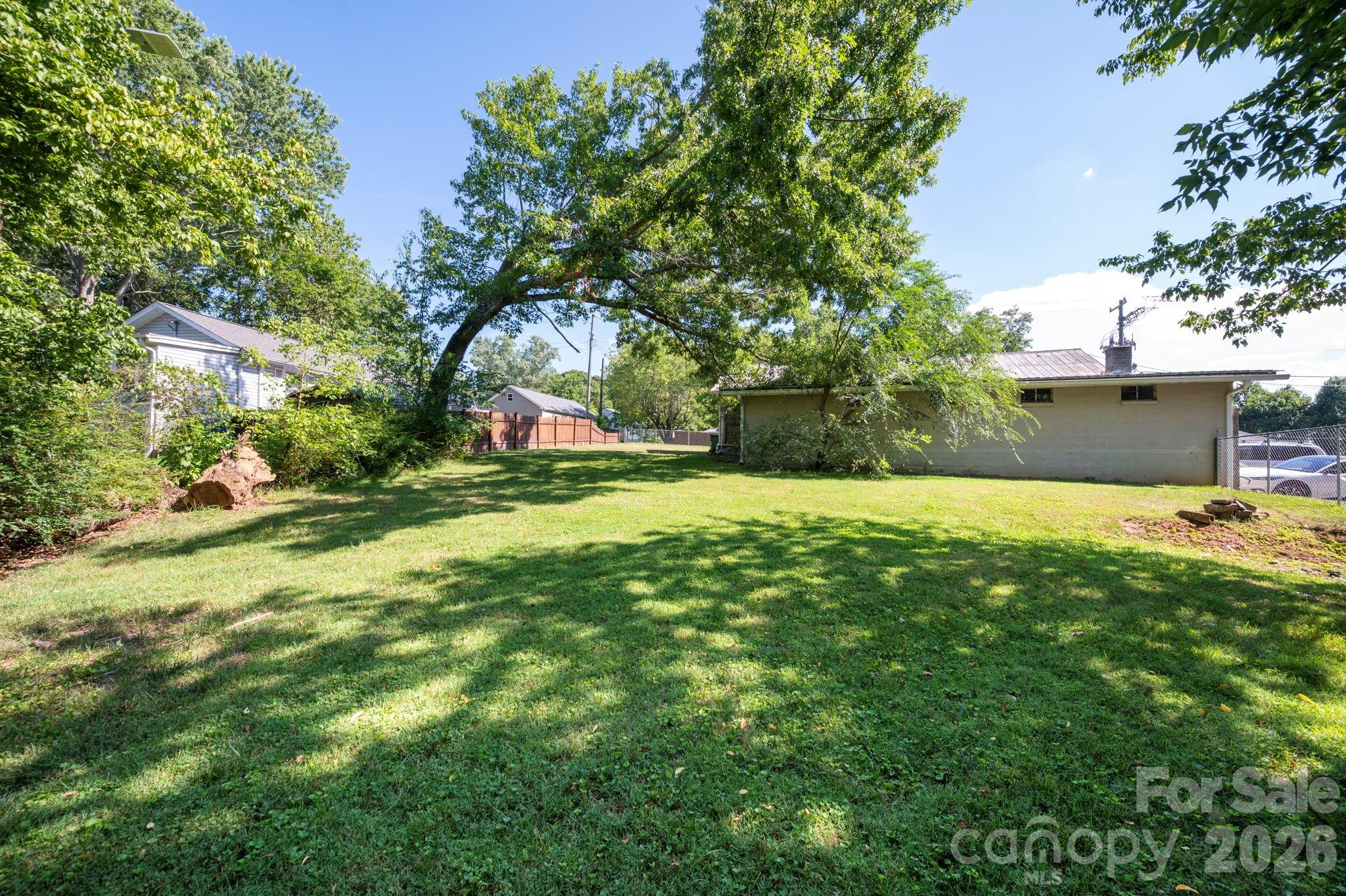 475 Deaverview Road Property Photo 18