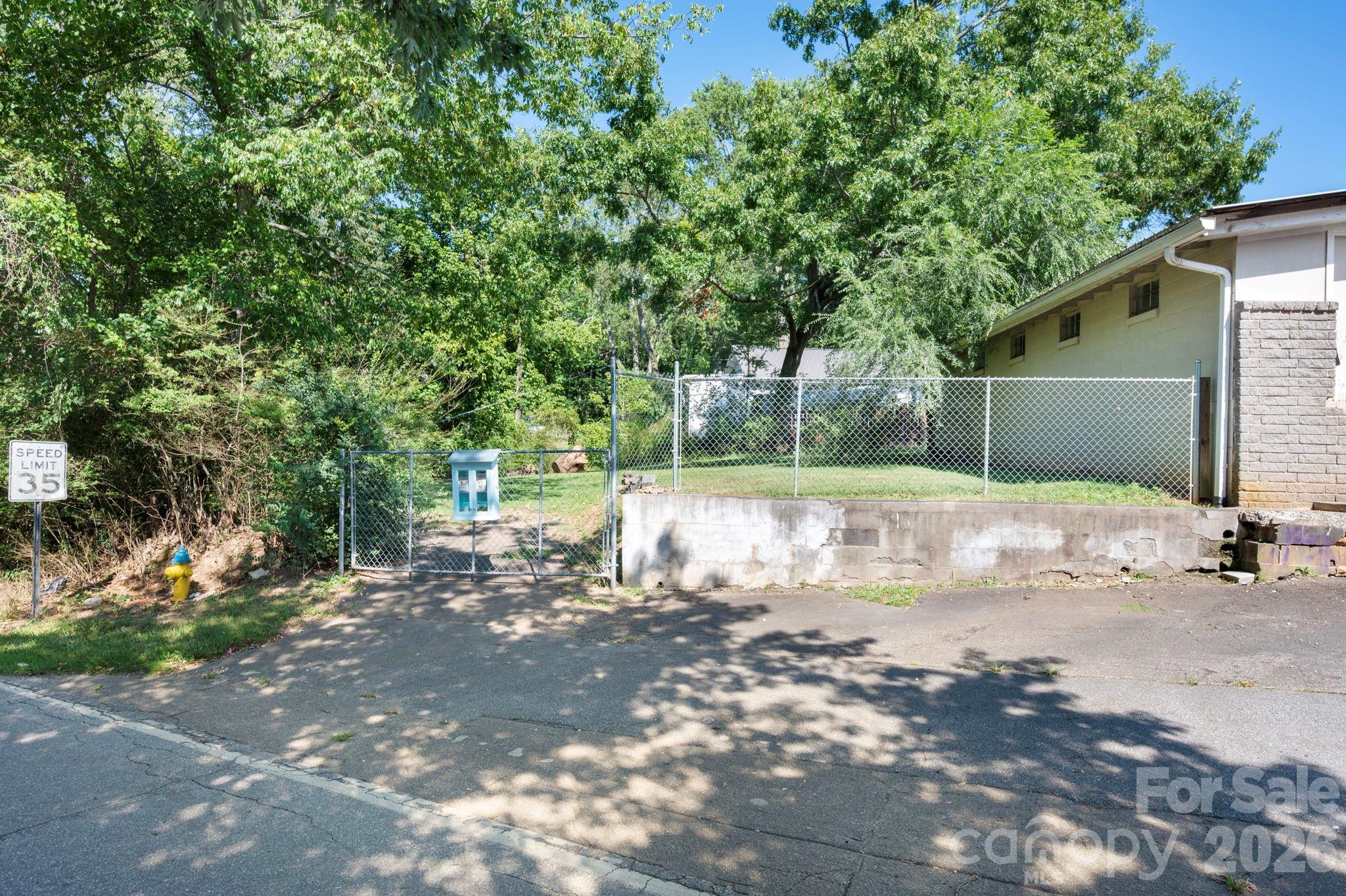475 Deaverview Road Property Photo 21