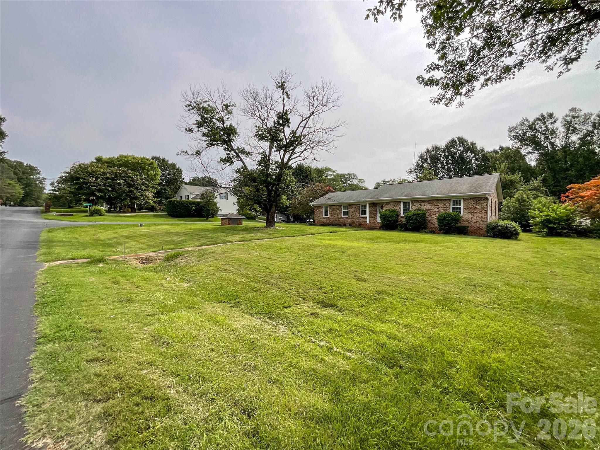 14232 Springwater Drive Property Photo 2