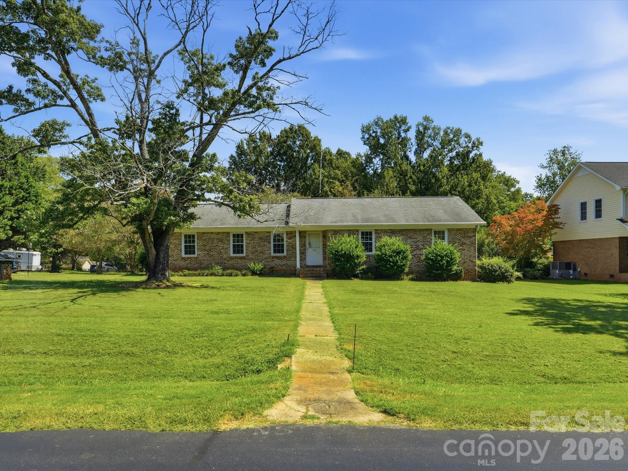 14232 Springwater Drive Property Photo 3