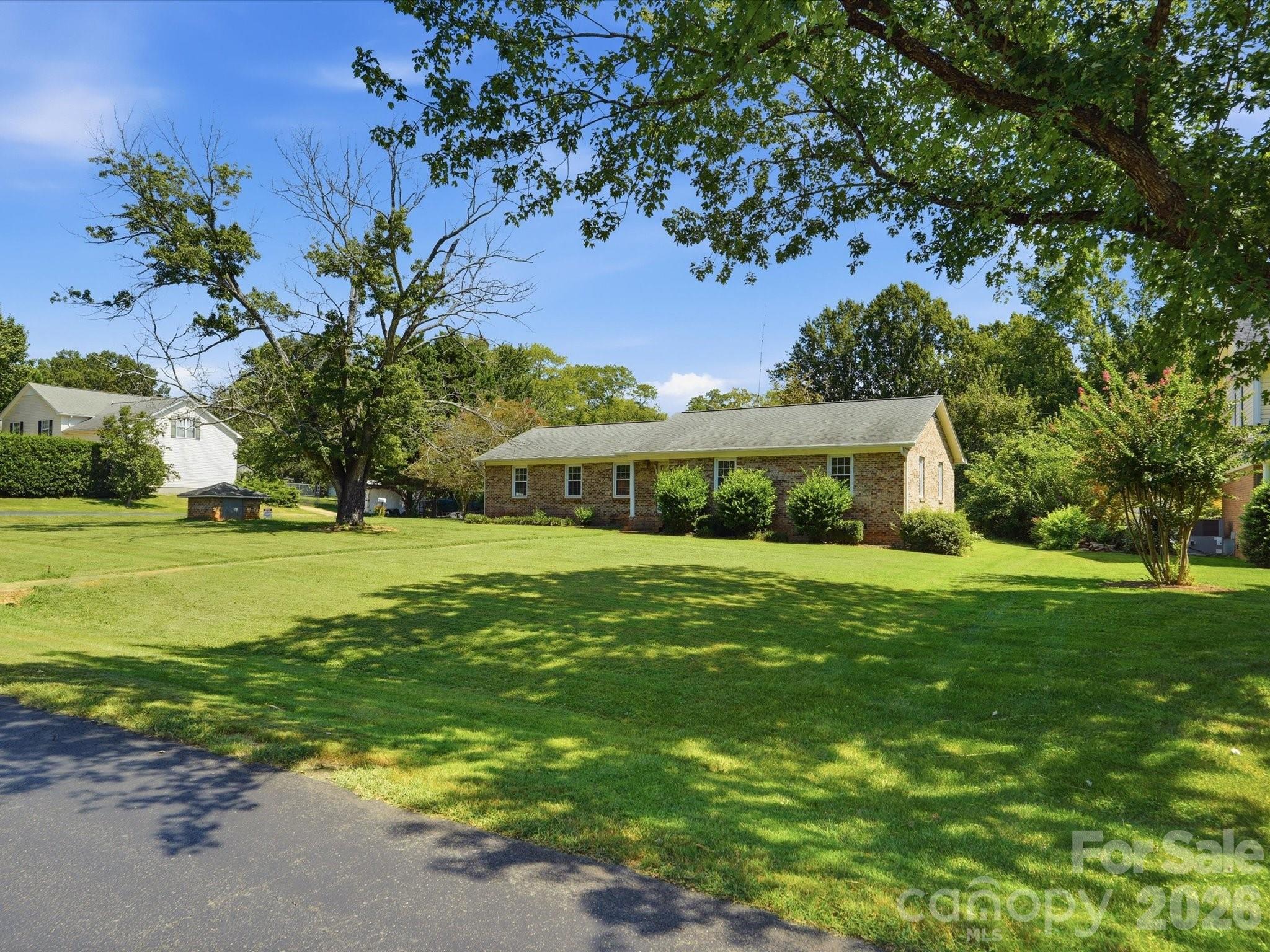 14232 Springwater Drive Property Photo 4